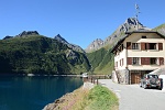 Partiti dal parcheggio di Riale (mt.1718) a ridosso della Diga di Morasco la percorriamo per tutta la sua lunghezza....